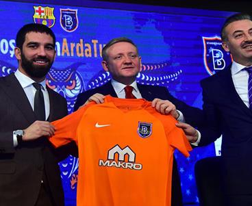 Arda Turan, Makro İnşaat sponsorluğunda Başakşehir’e transfer oldu Arda Turan, Makro İnşaat sponsorluğunda Başakşehir’e transfer oldu