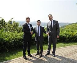 Çin Devi Wanda ve Mar Yapı El Sıkıştı