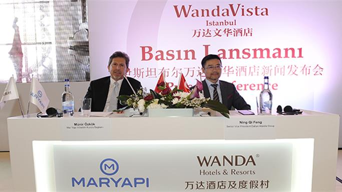 Çin Devi Wanda Ve Mar Yapı El Sıkıştı