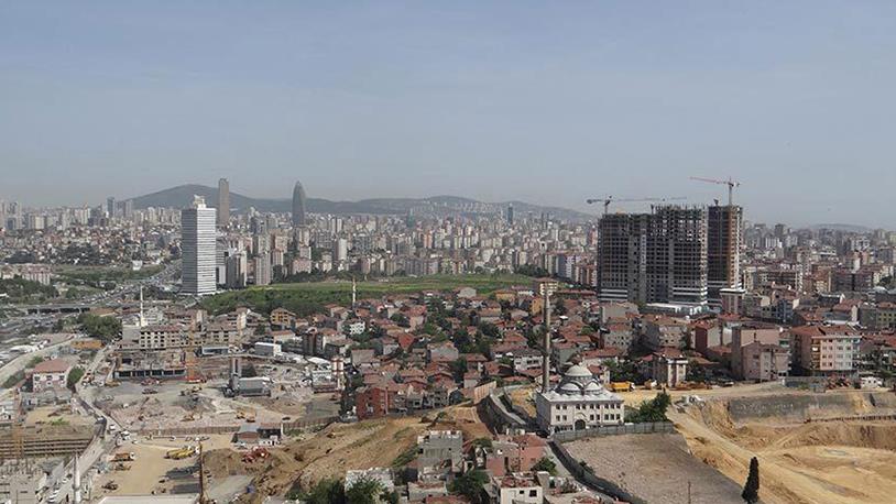 Fikirtepe'de Gökdelenler Ve Gecekondular Yan Yana